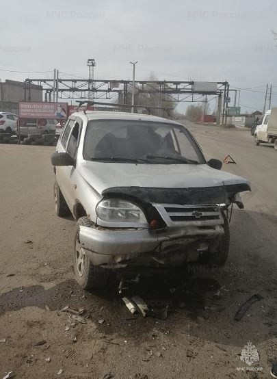 В Калуге «Хендай» и «Шевроле Нива» разбились на улице Светлой