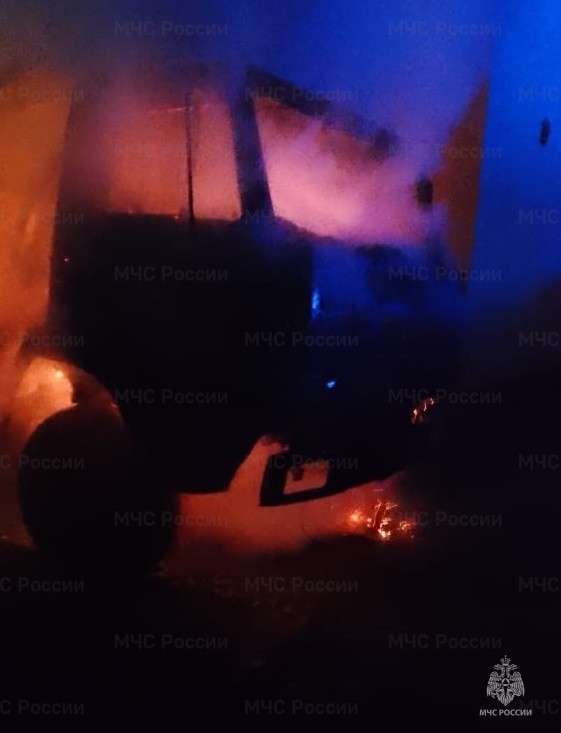 Грузовик сгорел ночью в Кондрово