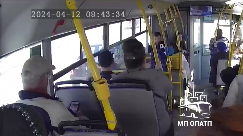 В Обнинске «Рено» врезался в рейсовый автобус